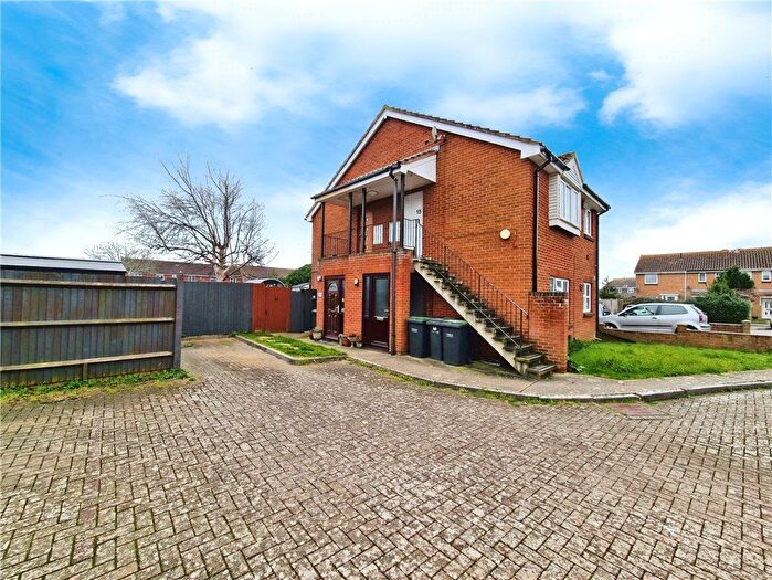 1 Bedroom Studio For Sale In Osprey Gardens, Lee-On-The-Solent, Hampshire, PO13
