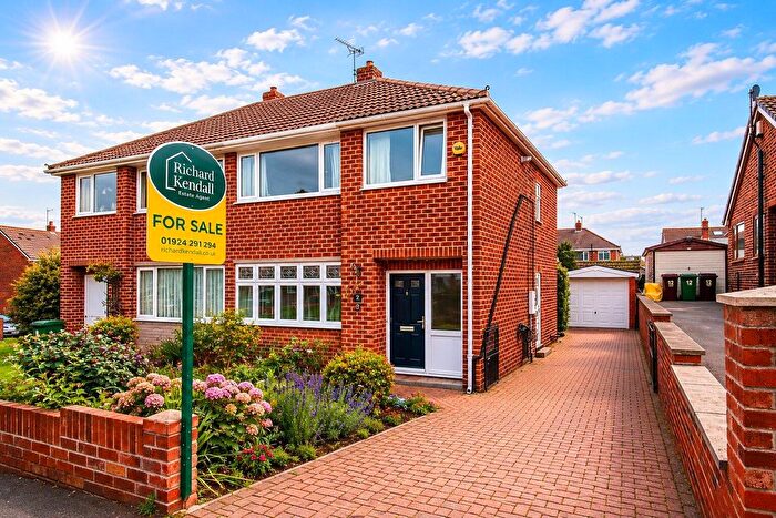 3 Bedroom Semi-Detached House For Sale In The Close, Durkar, Wakefield, WF4
