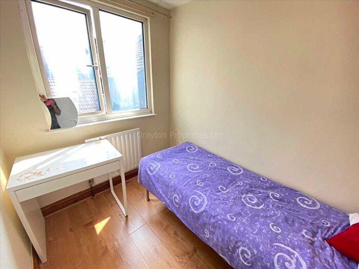 Property To Rent In Broughton Road, Ealing, W13