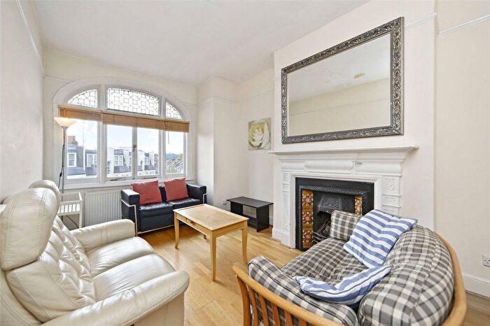 3 Bedroom Flat To Rent In Stanlake Road, London, W12