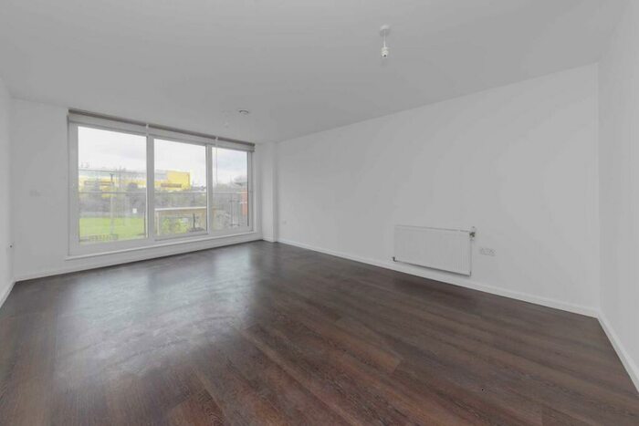 2 Bedroom Flat To Rent In Lankaster Gardens, London, N2