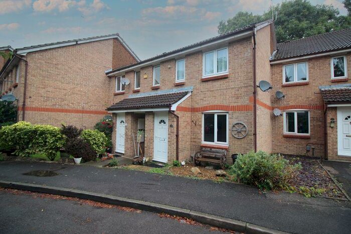 1 Bedroom Property To Rent In Glenview Close, Crawley, RH10