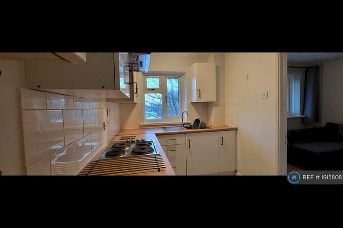 1 Bedroom Flat To Rent In Castleton Road, Ilford, IG3