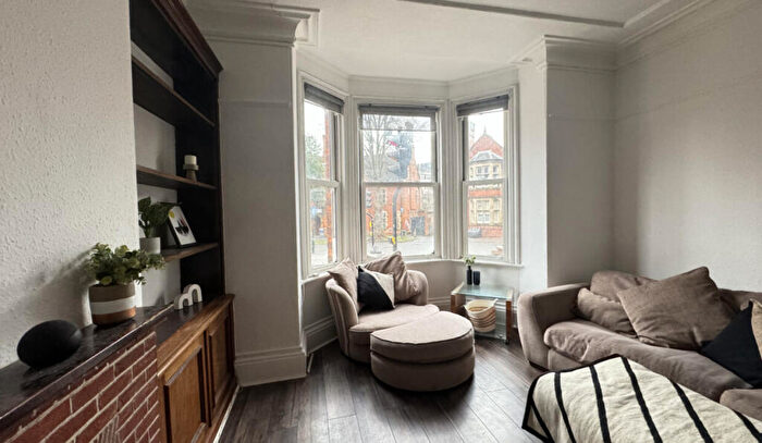 10 Bedroom End Of Terrace House To Rent In West Parade - Bed, LN1