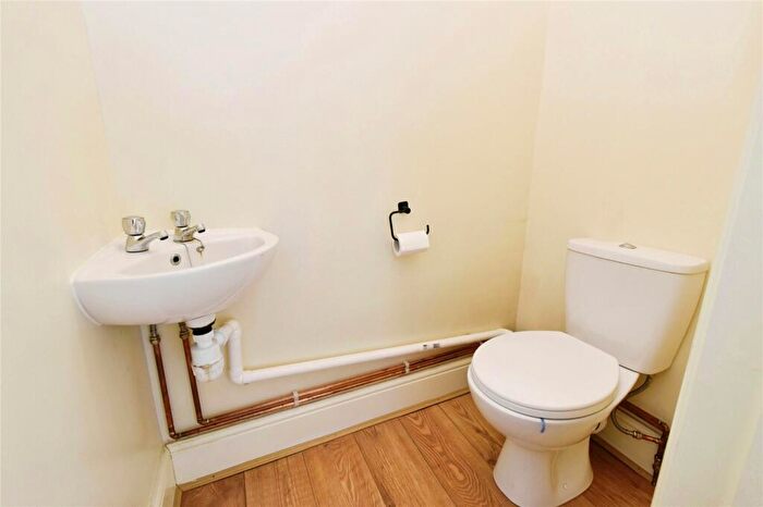 3 Bedroom End Of Terrace House For Sale In Pantyffynnon Road, Ammanford, Carmarthenshire, SA18