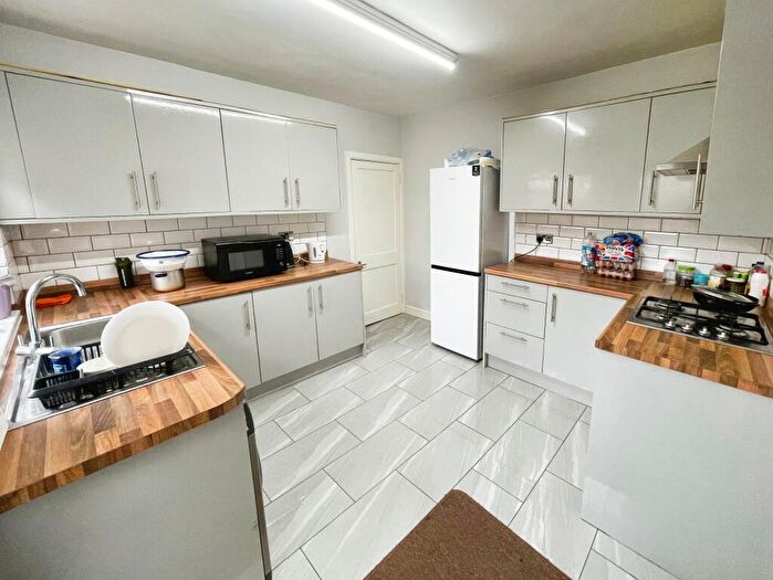 2 Bedroom Flat To Rent In Craddock Street, Cardiff, CF11