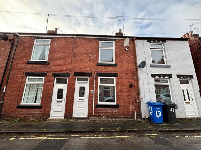 2 Bedroom House To Rent In Alma Street West, Brampton, Chesterfield, S40