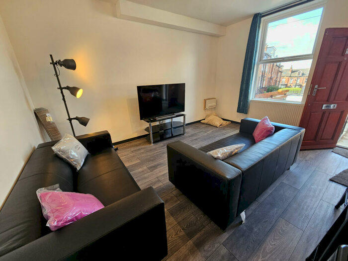 6 Bedroom House To Rent In Royal Park Grove, Leeds, LS6