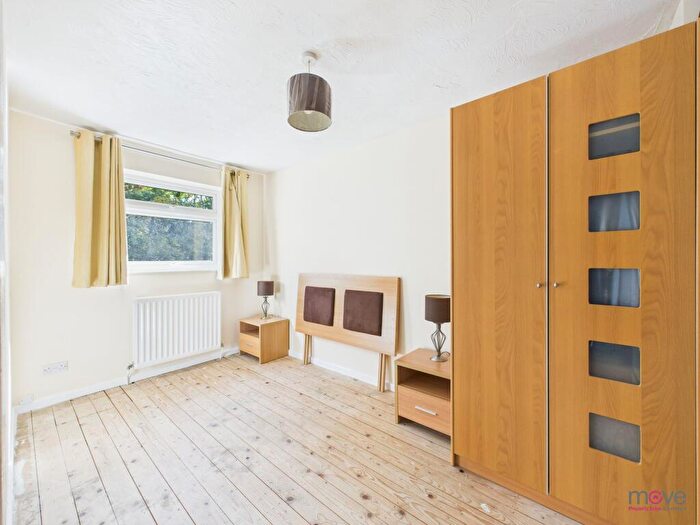 5 Bedroom Semi-Detached House For Sale In Marsh Gardens, Cheltenham, GL51