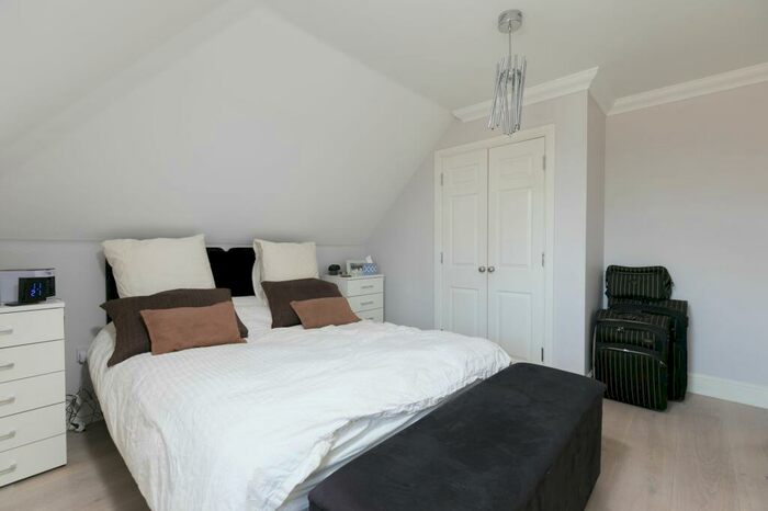 1 Bedroom Flat For Sale In Maddox Drive, Crawley, RH10