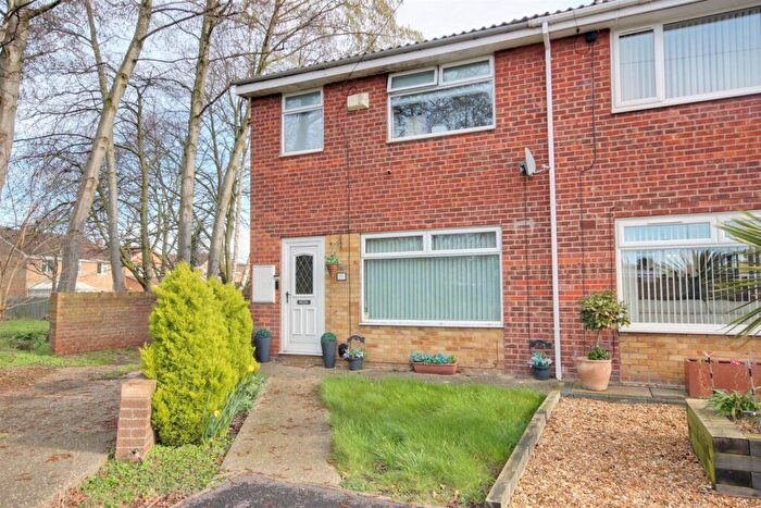 3 Bedroom End Of Terrace House For Sale In Grove Park, Beverley, HU17