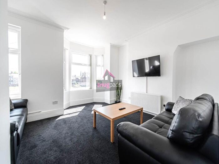 6 Bedroom House To Rent In Weaste Lane, Salford, M5