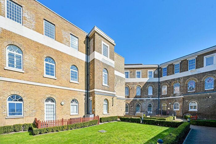 2 Bedroom Flat To Rent In Hilda Road, Southall, UB2