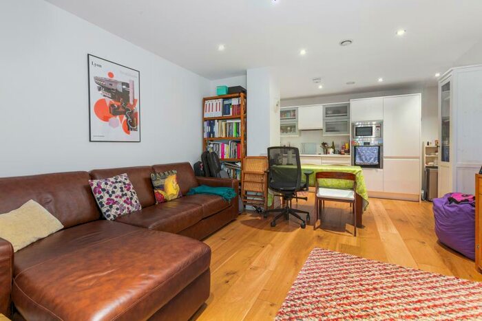 2 Bedroom Flat To Rent In The Metro, SE11