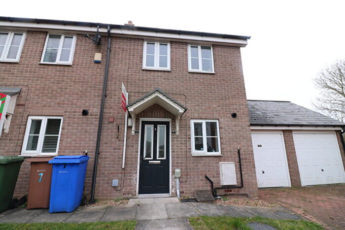 2 Bedroom End Of Terrace House To Rent In Winston Churchill Close, HU13
