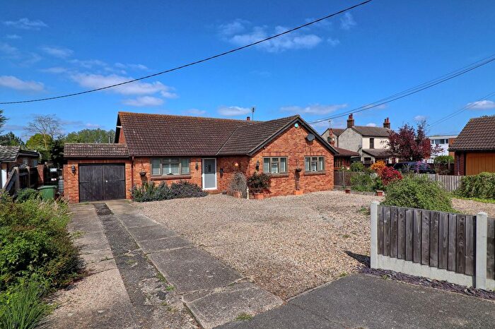 3 Bedroom Bungalow For Sale In Steeple Road, Mayland, Chelmsford, CM3