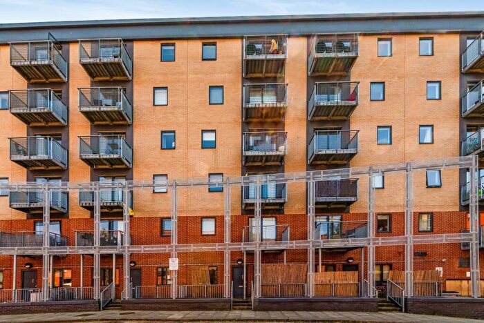 1 Bedroom Flat To Rent In Clayton Crescent, Kings Cross, London, N1