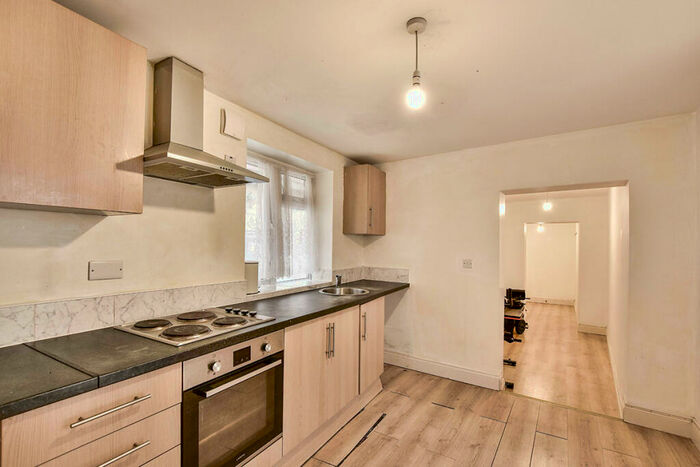 1 Bedroom Flat To Rent In Gabriels Hill, Maidstone, Kent, ME15