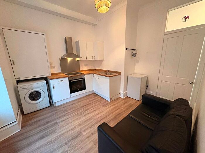1 Bedroom Flat To Rent In Newlands Road, Glasgow, G44