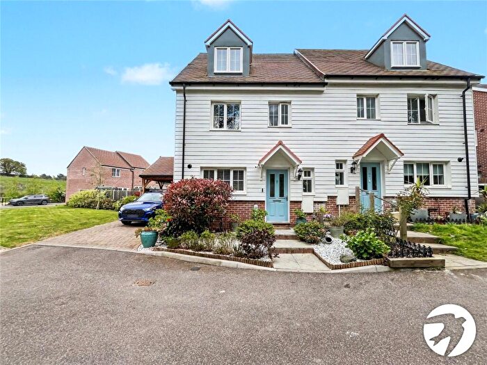 4 Bedroom Town House For Sale In Hop Garden Crescent, Newington, Sittingbourne, ME9