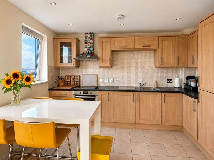 2 Bedroom Flat To Rent In Queensway, Southampton, SO14
