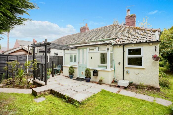 2 Bedroom Semi-Detached Bungalow To Rent In Calverley Green Road, Altofts, Normanton, WF6