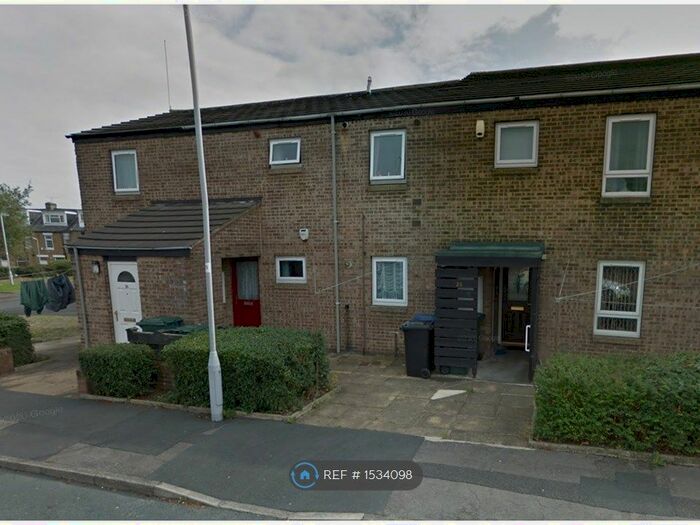 2 Bedroom Flat To Rent In Montague Street, Bradford, BD5