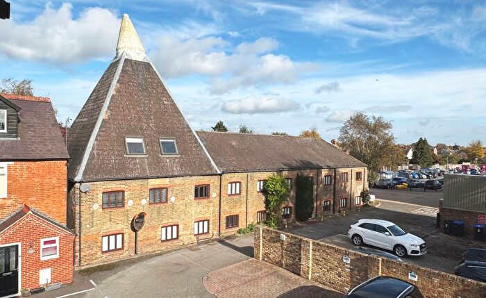 1 Bedroom Flat For Sale In Wren Court, Runnemede Road, Egham, Surrey, TW20