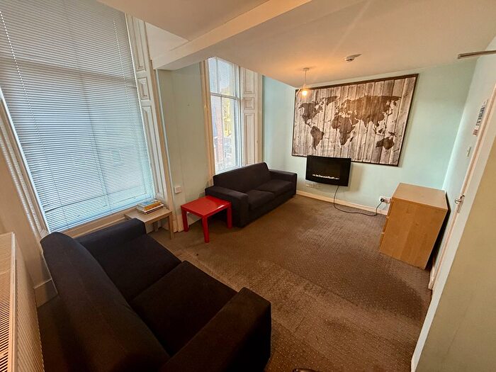 5 Bedroom Flat To Rent In Meadowside, Dundee, DD1