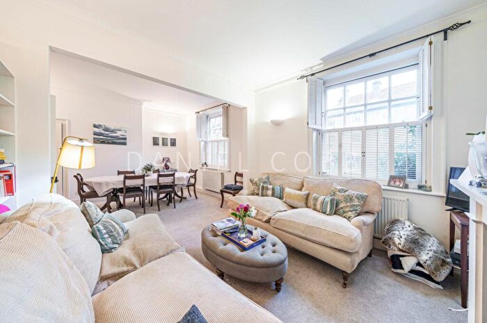 3 Bedroom Apartment To Rent In Kennington Palace Court, Sancroft Street, SE11