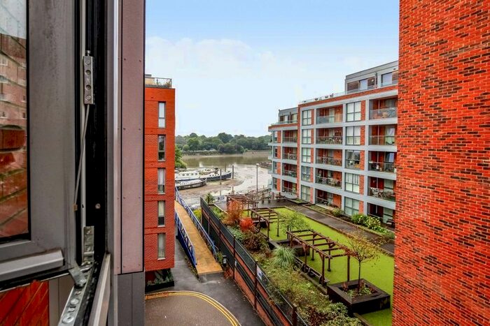 1 Bedroom Flat To Rent In High Street, Brentford, TW8