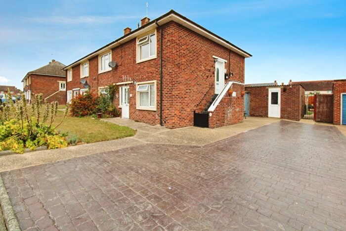 2 Bedroom Maisonette For Sale In Merivale Close, Manningtree, CO11