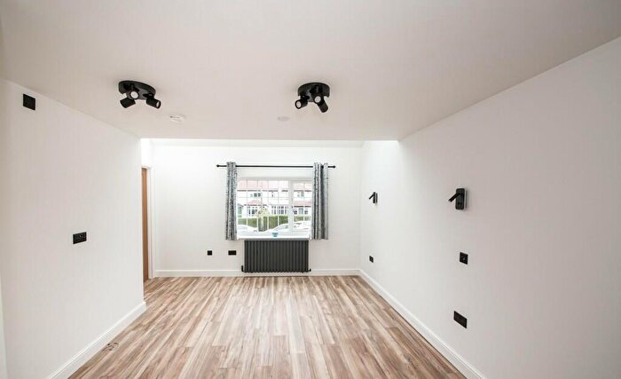 4 Bedroom Semi-Detached House To Rent In Sutherland Avenue, Leeds, West Yorkshire, LS8