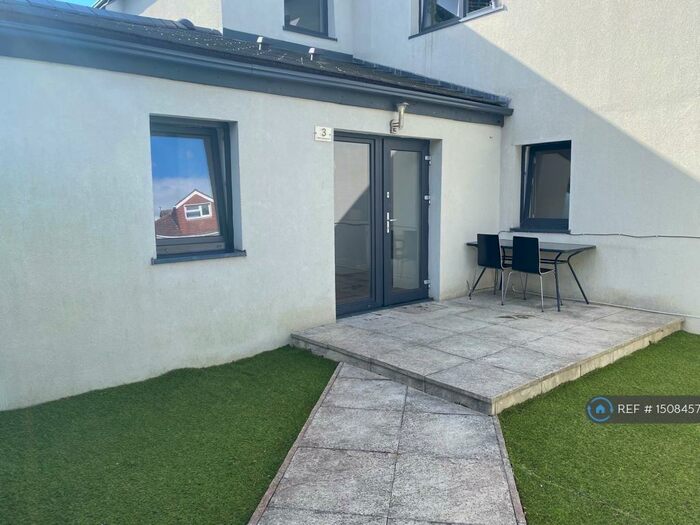 2 Bedroom Flat To Rent In Lodge Causeway, Bristol, BS16