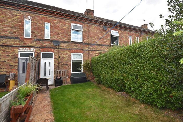 2 Bedroom Cottage For Sale In High Street, Hook, Goole, DN14