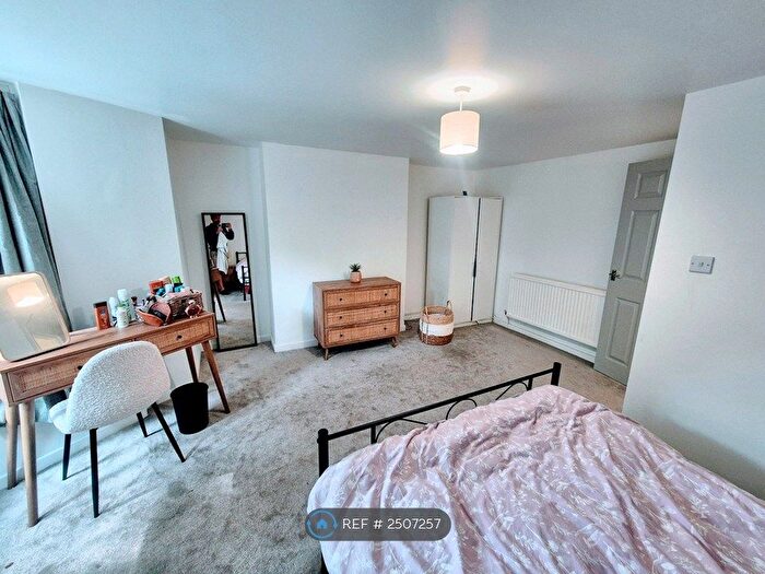 1 Bedroom Flat To Rent In Stacey Road, Cardiff, CF24