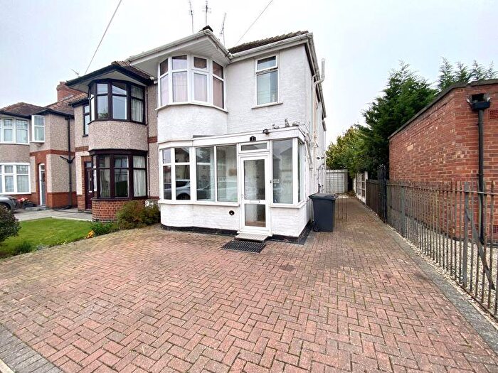 3 Bedroom Semi-Detached House For Sale In Carisbrook Road, Nuneaton, CV10