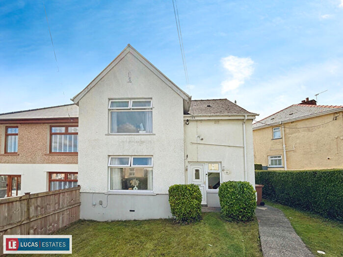 3 Bedroom Semi-Detached House For Sale In The Drive, Bargoed, CF81