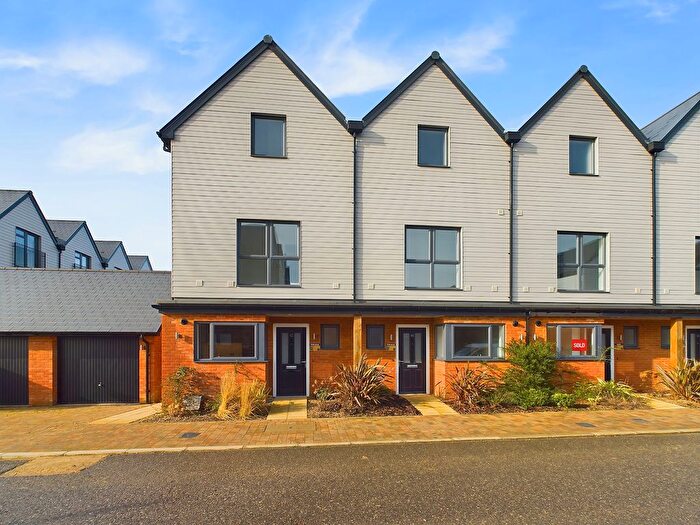 3 Bedroom Town House To Rent In Hollycroft, Chilmington Green, Ashford, TN23