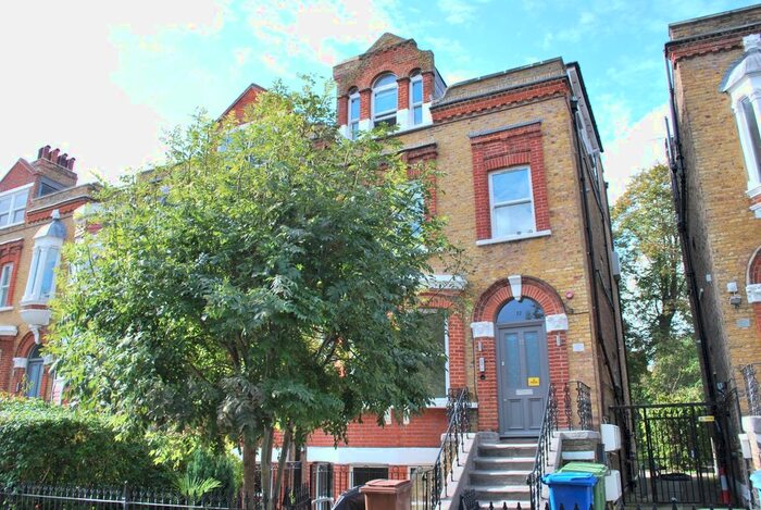 Studio To Rent In The Gardens, London, SE22