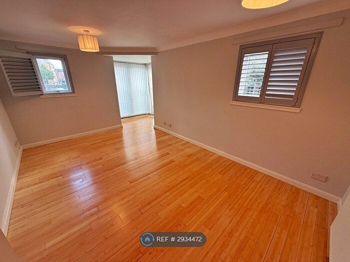 2 Bedroom Flat To Rent In Rennies Isle, Edinburgh, EH6