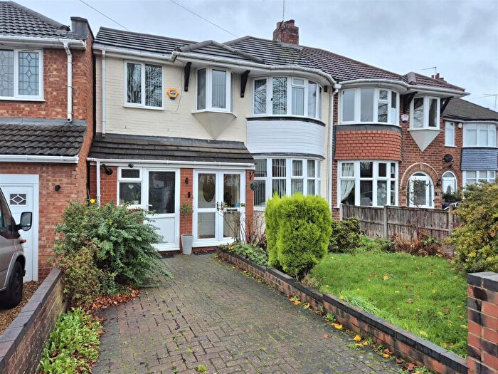 4 Bedroom Semi-Detached House For Sale In Kennedy Croft, Sheldon, Birmingham, B26