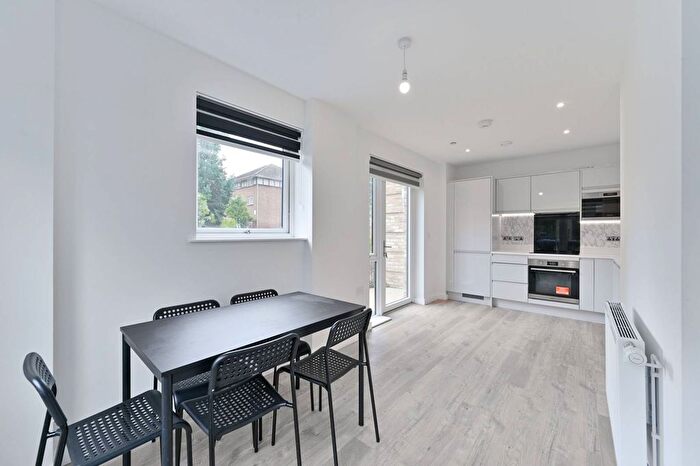 3 Bedroom Maisonette To Rent In Vousden Grove, Thamesmead, SE28