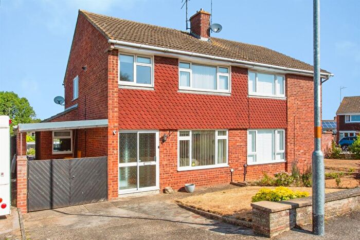 3 Bedroom Semi-Detached House For Sale In Hillcrest Close, Thrapston, Kettering, NN14