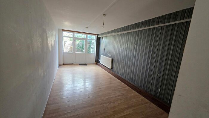 3 Bedroom Terraced House To Rent In Chatham, ME4