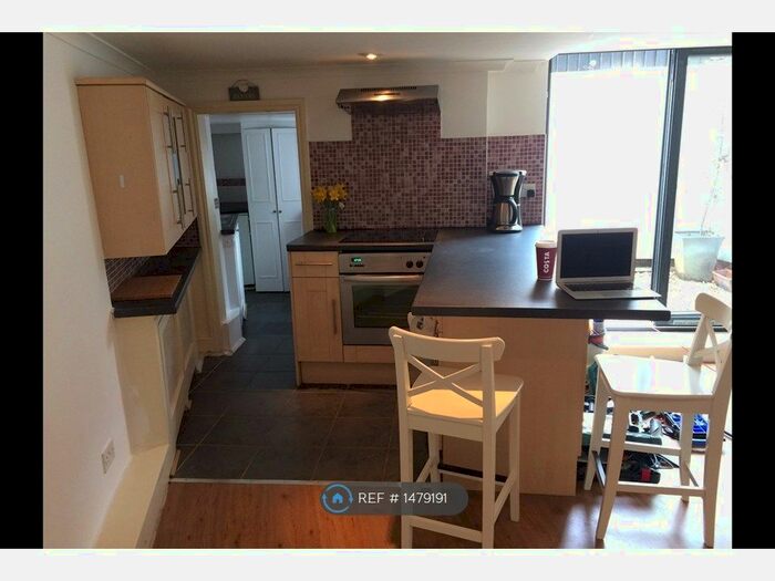 2 Bedroom Maisonette To Rent In The Vale, London, W3