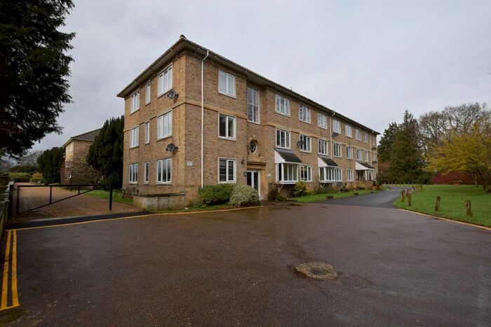 2 Bedroom Flat To Rent In Keswick Hall, Keswick, Norwich, NR4