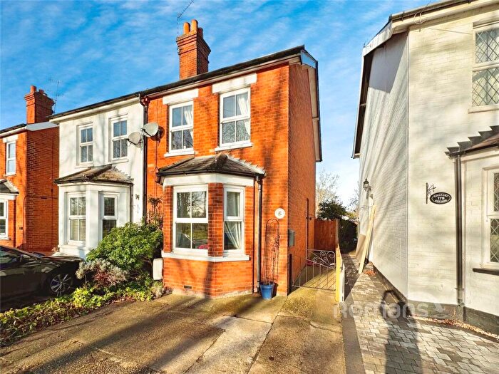 3 Bedroom Semi Detached House For Sale In Yorktown Road, Sandhurst, Berkshire, GU47
