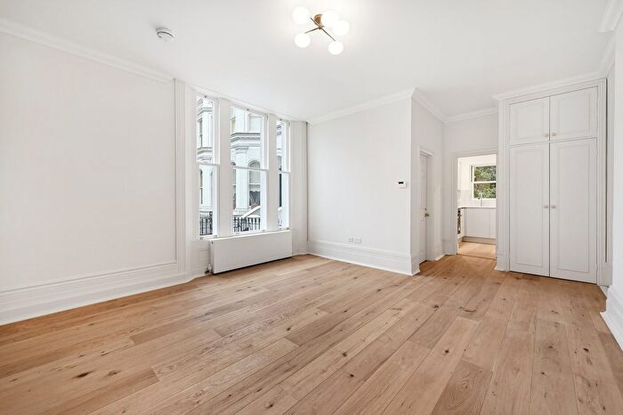Studio To Rent In Strathmore Gardens, London, W8