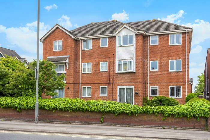 2 Bedroom Apartment To Rent In Willow Road, Aylesbury, HP19